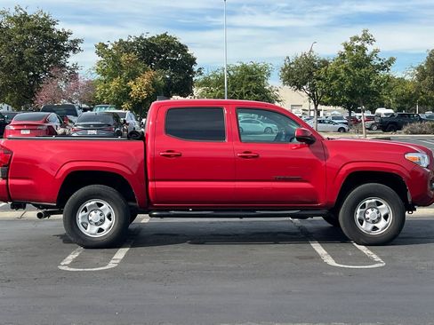 Used 2022 Toyota Tacoma SR image 3