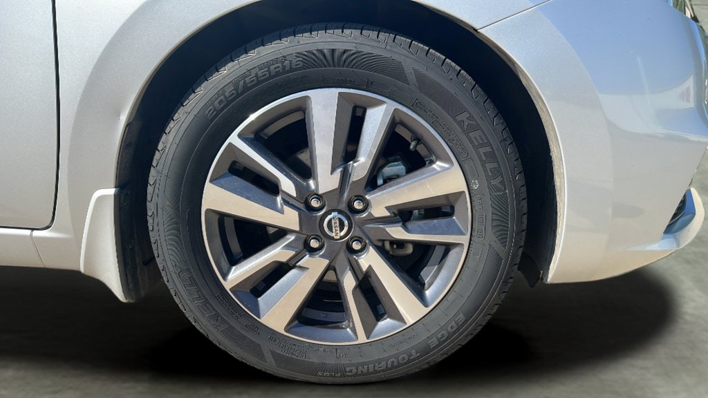 Used 2020 Nissan Versa SV FWD image 19