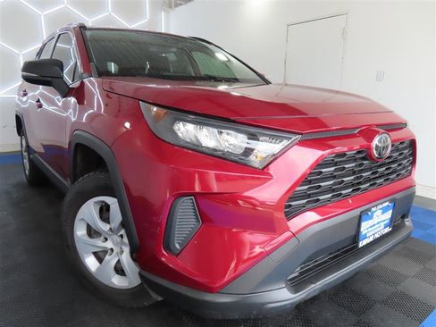 Used 2021 Toyota RAV4 LE FWD image 2