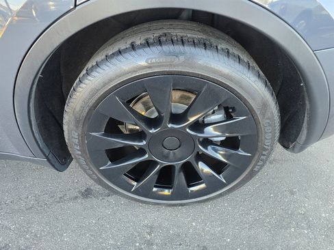 Used 2021 Tesla Model Y Long Range image 25