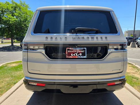 Used 2022 Jeep Grand Wagoneer Series III w/ Rear Seat Video Group 1 AWD/4WD image 6