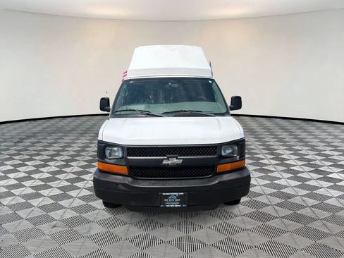 Used 2009 Chevrolet Express 2500 Extended RWD image 2