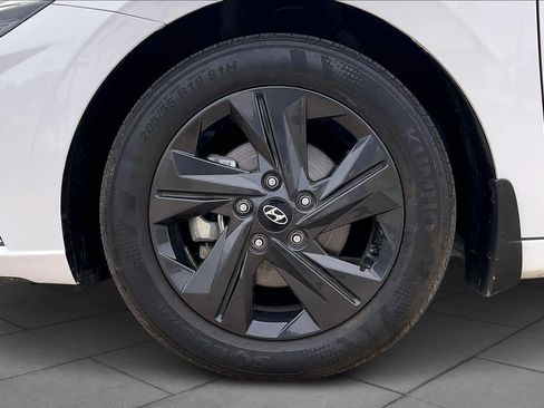 Used 2023 Hyundai Elantra Blue image 10