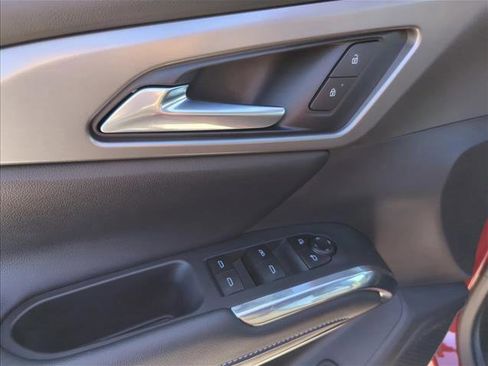 Used 2026 Chevrolet Traverse LT w/ Driver Confidence Package FWD image 9