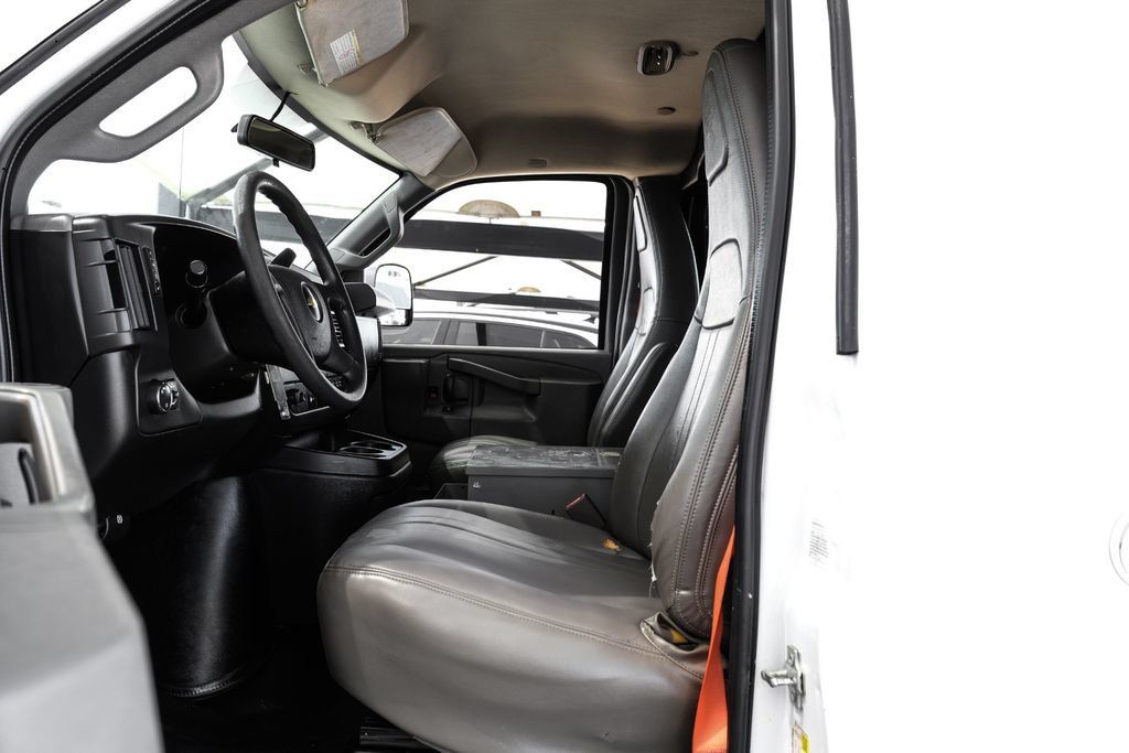Used 2017 Chevrolet Express 2500 RWD image 3