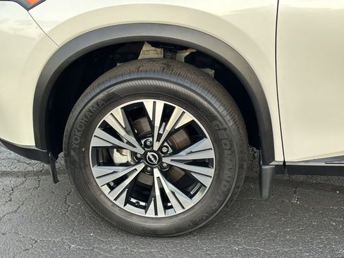 Certified 2023 Nissan Rogue SV image 10