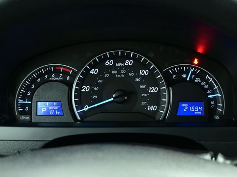 Used 2014 Toyota Camry LE FWD image 23