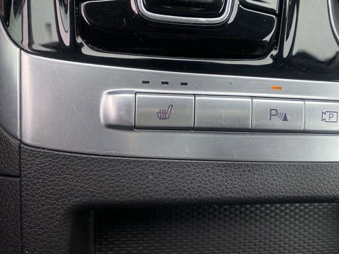 Used 2024 Kia Carnival EX FWD image 14