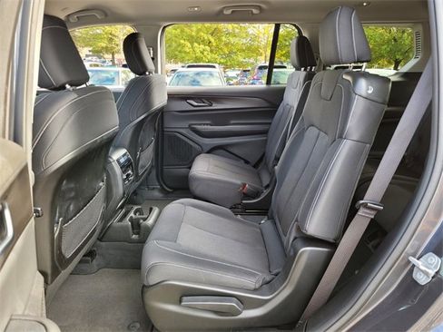 Used 2023 Jeep Grand Cherokee L Laredo image 11