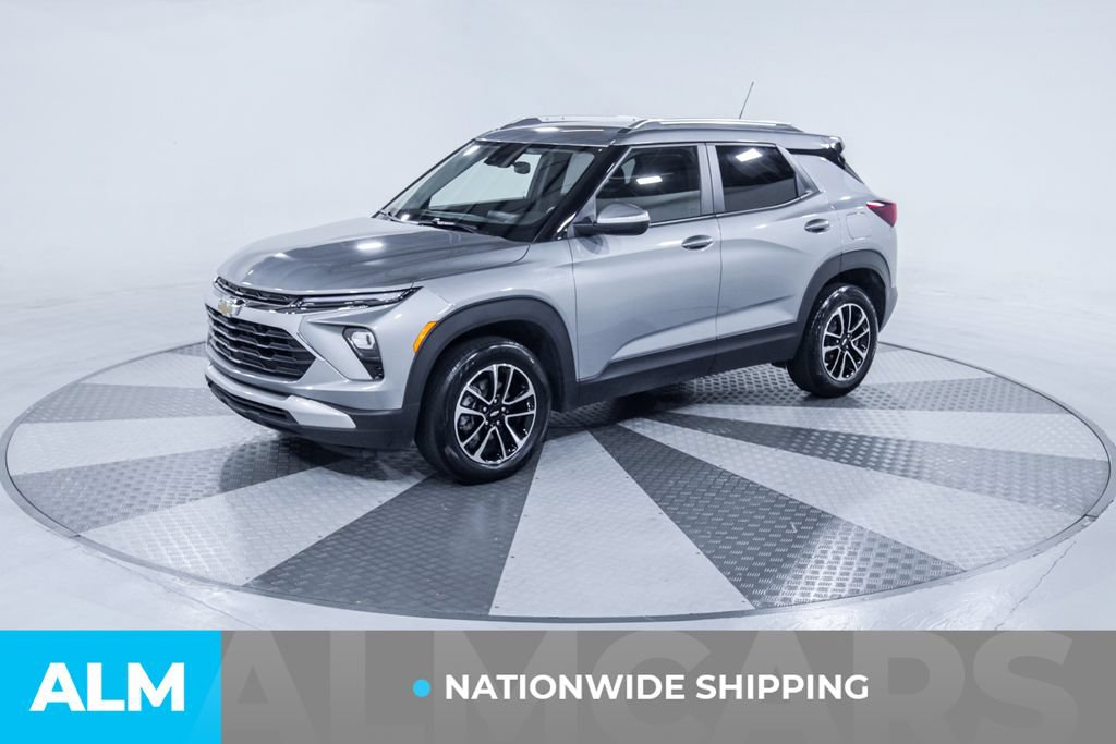 Used 2025 Chevrolet TrailBlazer LT AWD/4WD image 2