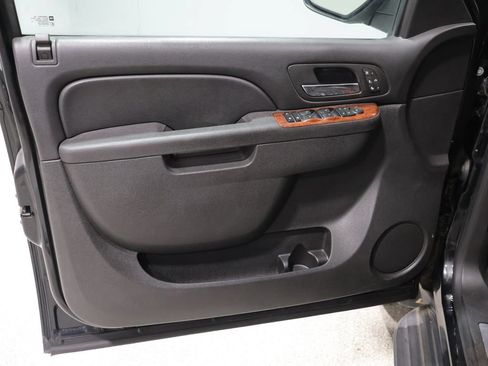 Used 2013 Chevrolet Avalanche LTZ AWD/4WD image 14