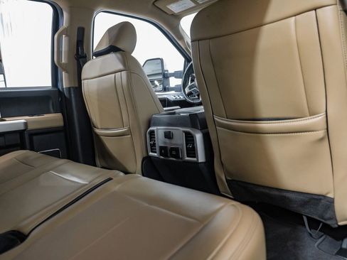 Used 2022 Ford F250 Lariat w/ Chrome Package image 36