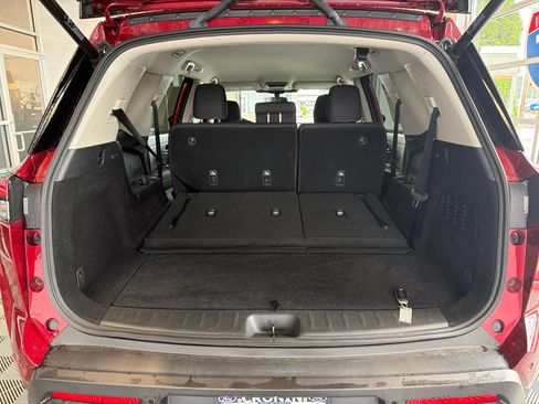 Used 2025 Nissan Pathfinder SV AWD/4WD image 10