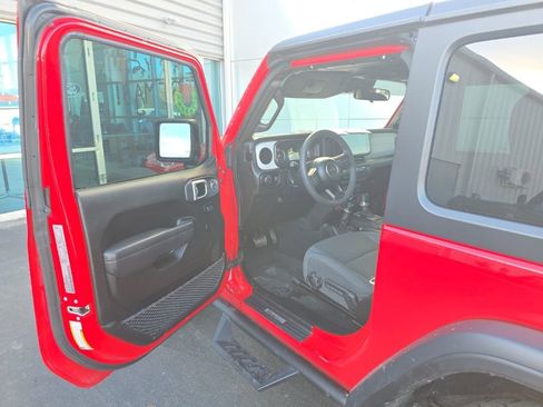 Used 2025 Jeep Wrangler Willys image 19