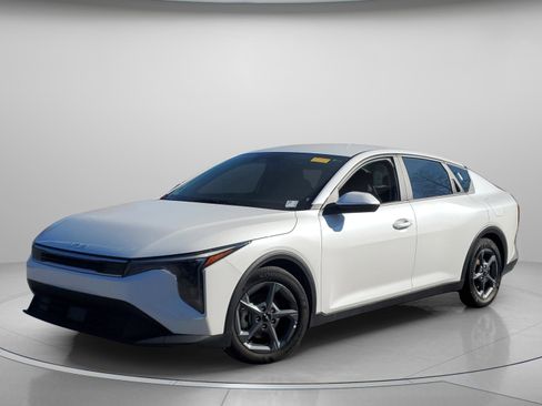 Certified 2025 Kia K4 LXS image 3