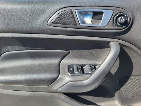 Used 2014 Ford Fiesta Titanium image 22