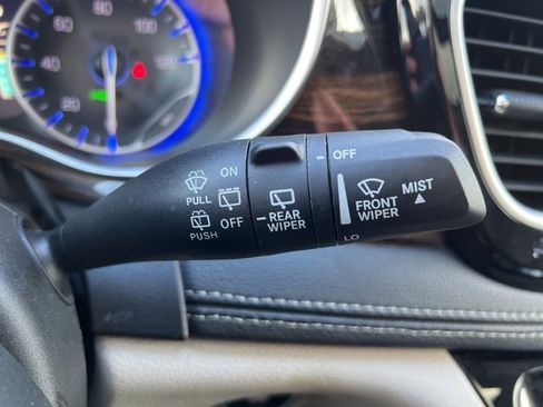 Certified 2024 Chrysler Pacifica Limited image 23