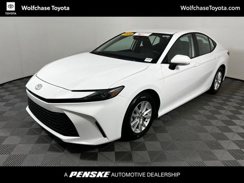 Certified 2025 Toyota Camry LE image 1