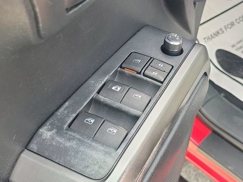 Used 2018 Toyota Tacoma SR5 RWD image 17