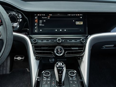 Certified 2025 Bentley Flying Spur Plug-In Hybrid AWD/4WD image 31