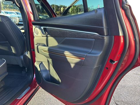 Used 2025 Buick Enclave Avenir image 13