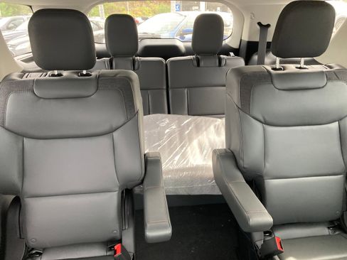 New 2025 Ford Explorer Active w/ Active Comfort Package image 11