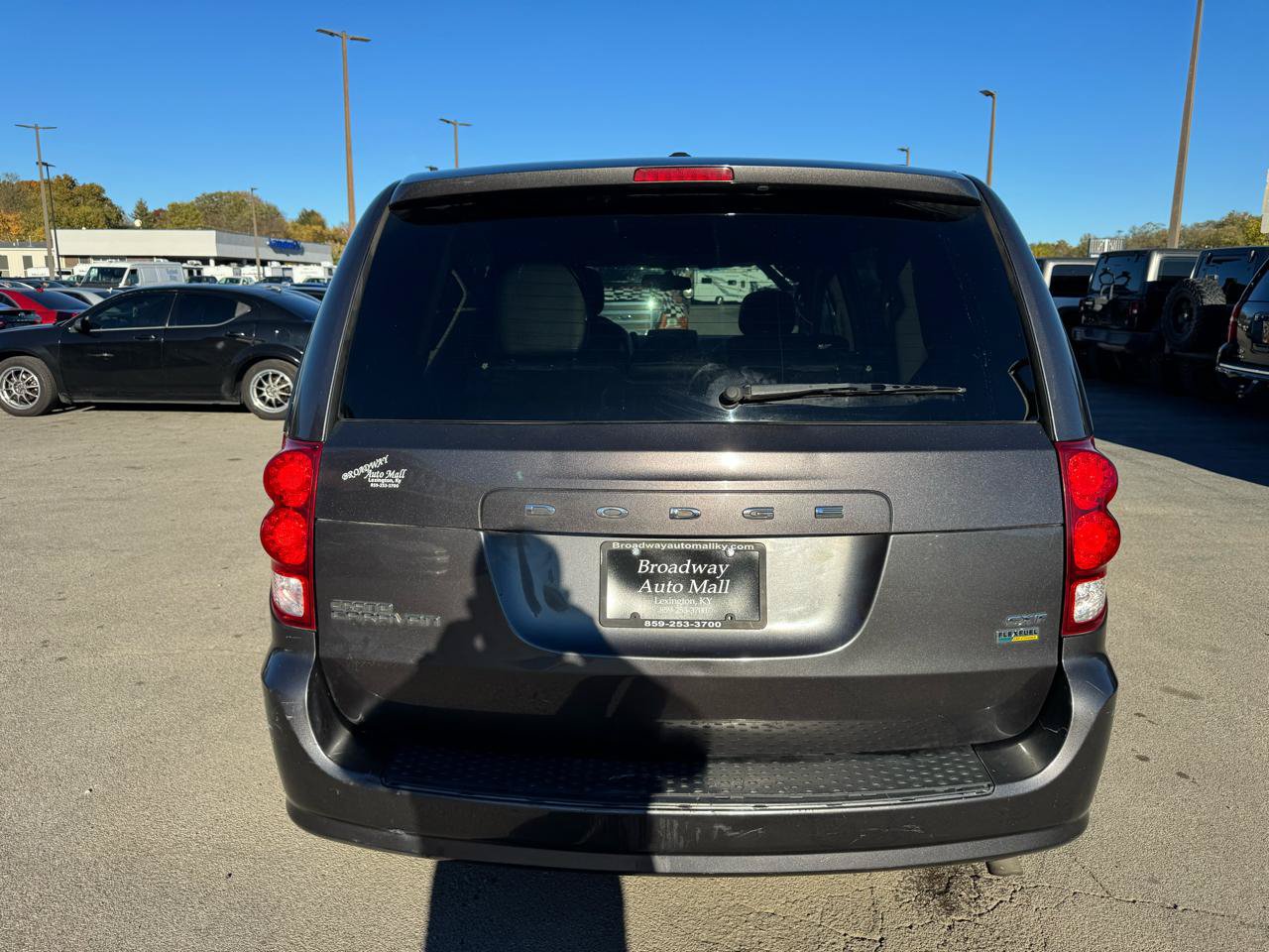 Used 2017 Dodge Grand Caravan SXT FWD image 4