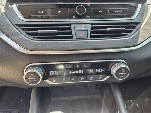 Used 2023 Nissan Altima 2.5 SL FWD image 23