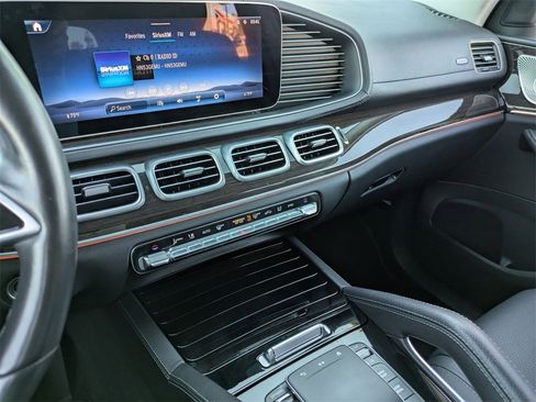 Used 2024 Mercedes-Benz GLS 450 4MATIC image 21