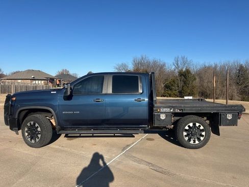 Used 2020 Chevrolet Silverado 2500 Custom w/ Custom Convenience Package image 2