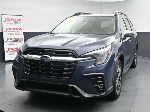 Used 2023 Subaru Ascent Limited w/ Technology Package AWD/4WD image 4