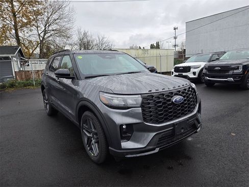 New 2026 Ford Explorer ST-Line w/ ST-Line Street Pack image 3
