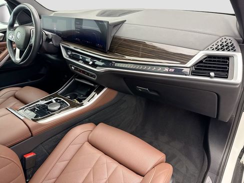 Used 2024 BMW X5 xDrive40i w/ Parking Assistance Package image 16