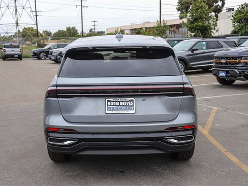 Used 2025 Lincoln Nautilus Premier image 7