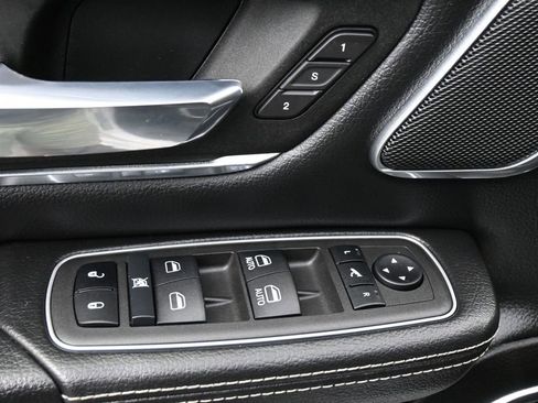 Used 2023 RAM 1500 Laramie AWD/4WD image 4