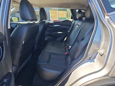 Used 2021 Nissan Rogue Sport SL FWD image 18