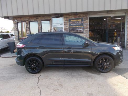 Used 2022 Ford Edge SE w/ Black Appearance Package AWD/4WD image 2
