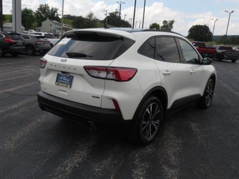Certified 2022 Ford Escape SE w/ SE Sport Appearance Package image 7