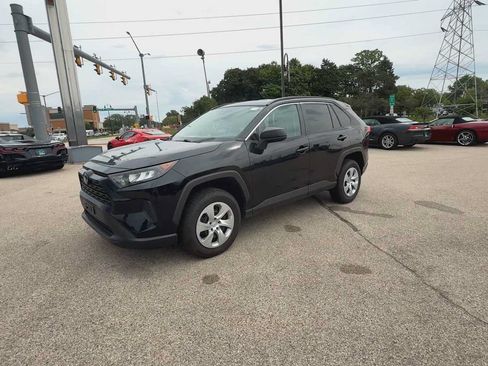 Used 2020 Toyota RAV4 LE w/ Carpet Mat Package FWD image 4