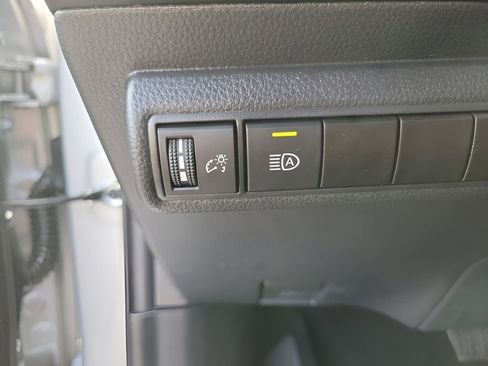 Used 2025 Toyota Corolla LE image 30