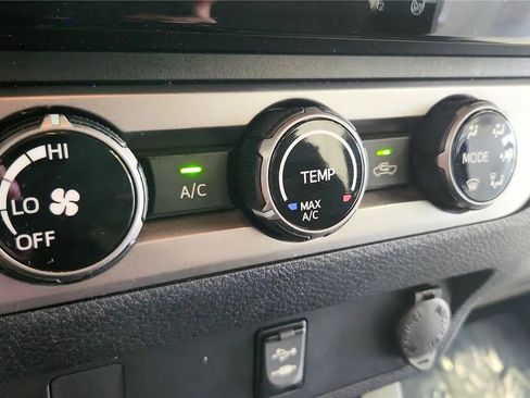 Used 2018 Toyota Tacoma SR w/ SR Convenience Package image 30