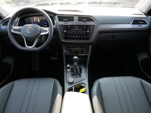 Certified 2023 Volkswagen Tiguan SE AWD/4WD image 10