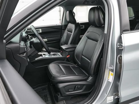 Certified 2023 Ford Explorer XLT w/ Equipment Group 202A AWD/4WD image 11