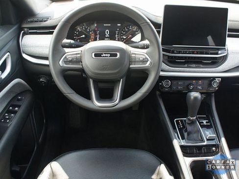 Used 2024 Jeep Compass Latitude image 4