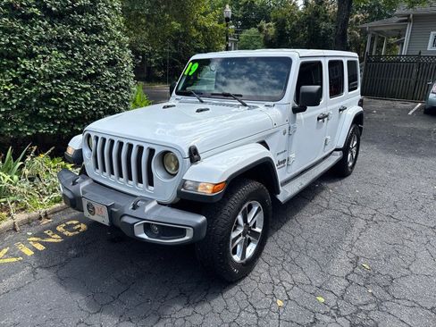 Used 2019 Jeep Wrangler Unlimited Sahara AWD/4WD image 3
