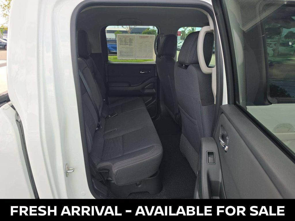 Used 2024 Nissan Frontier SV RWD image 14