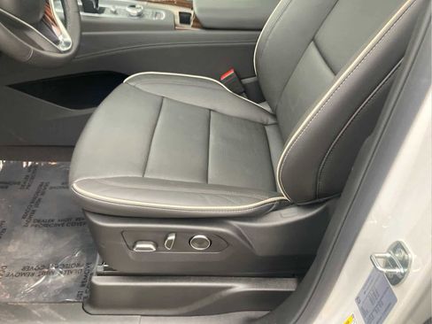 Used 2024 Cadillac Escalade Premium Luxury w/ Performance Package image 19