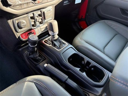 New 2025 Jeep Gladiator Mojave image 26