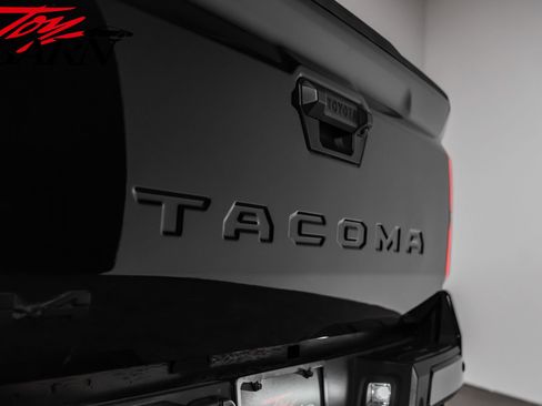 Used 2025 Toyota Tacoma TRD Off-Road image 11