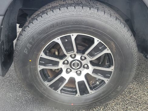 Used 2021 Nissan Titan SV w/ SV Convenience Package image 7